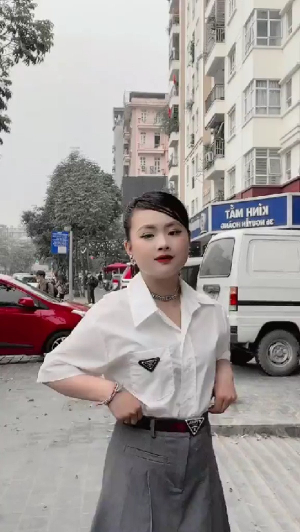 Hằng ngày, Phúng Phính cũng thường xuyên đăng tải những hoạt động trong cuộc sống đời thường của mình.