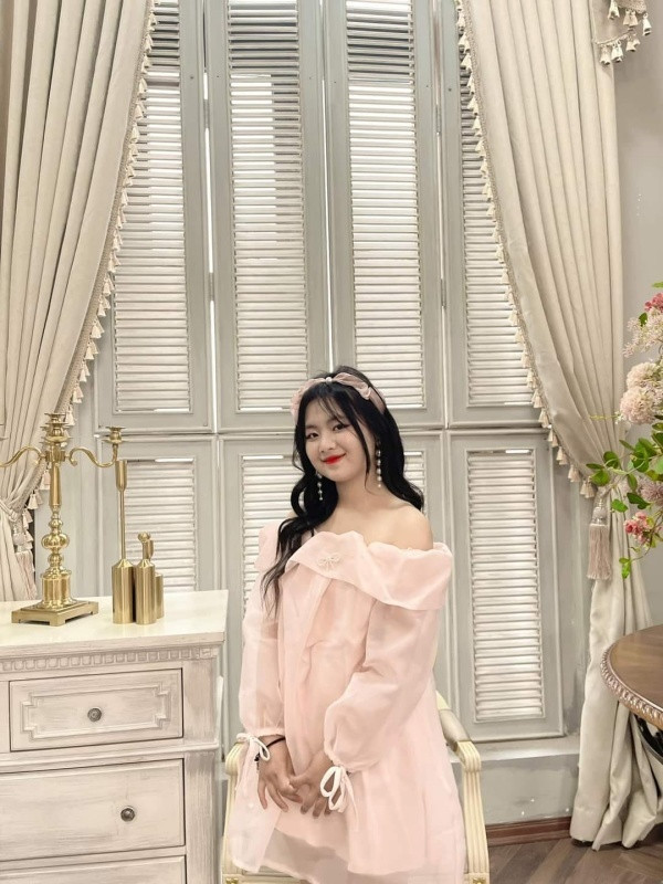 Ngay sau khi đăng tải, những đoạn clip và hình ảnh về Phúng Phính Hà Giang nhanh chóng thu hút sự chú ý lớn của người hâm mộ. Ai nấy đều cảm thấy vui cho bé gái dân tộc đã có cuộc sống tốt đẹp hơn.