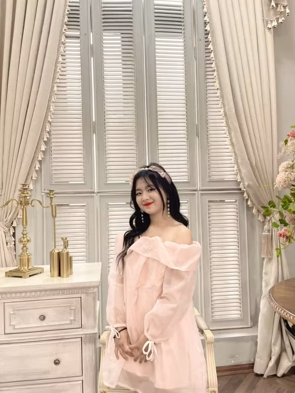 Ngay sau khi đăng tải, những đoạn clip và hình ảnh về Phúng Phính Hà Giang nhanh chóng thu hút sự chú ý lớn của người hâm mộ. Ai nấy đều cảm thấy vui cho bé gái dân tộc đã có cuộc sống tốt đẹp hơn.