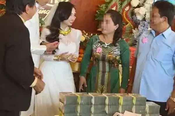 Một đại gia ở Sóc Trăng gây sốt khi tặng 10 tỷ đồng cho con gái làm của hồi môn.