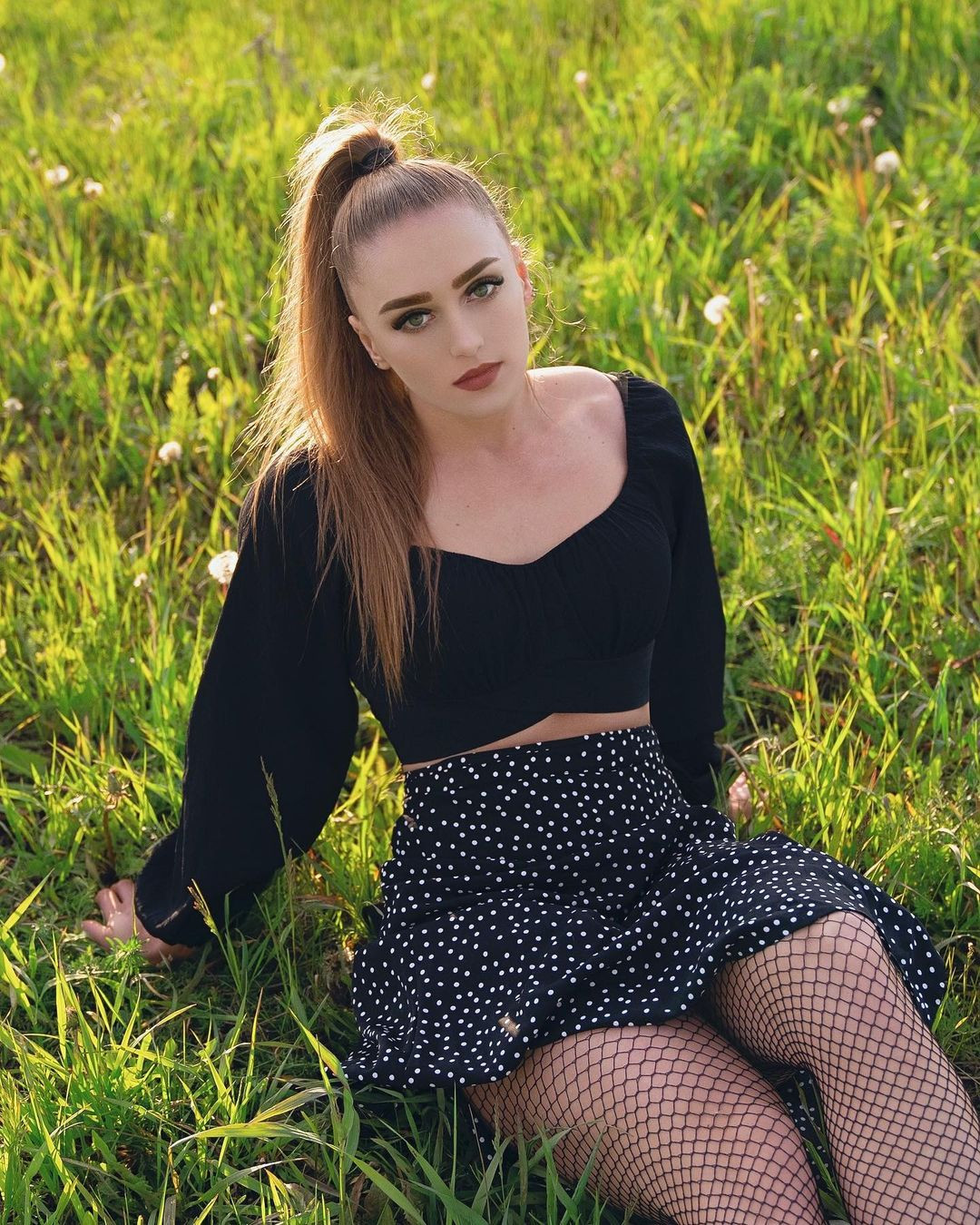 Julia tiết lộ thêm, cô ăn thịt gà, trứng, cà như một nguồn cung cấp protein chính. Cô có 1 ngày trong tuần để ăn thoả thích thứ mình muốn.