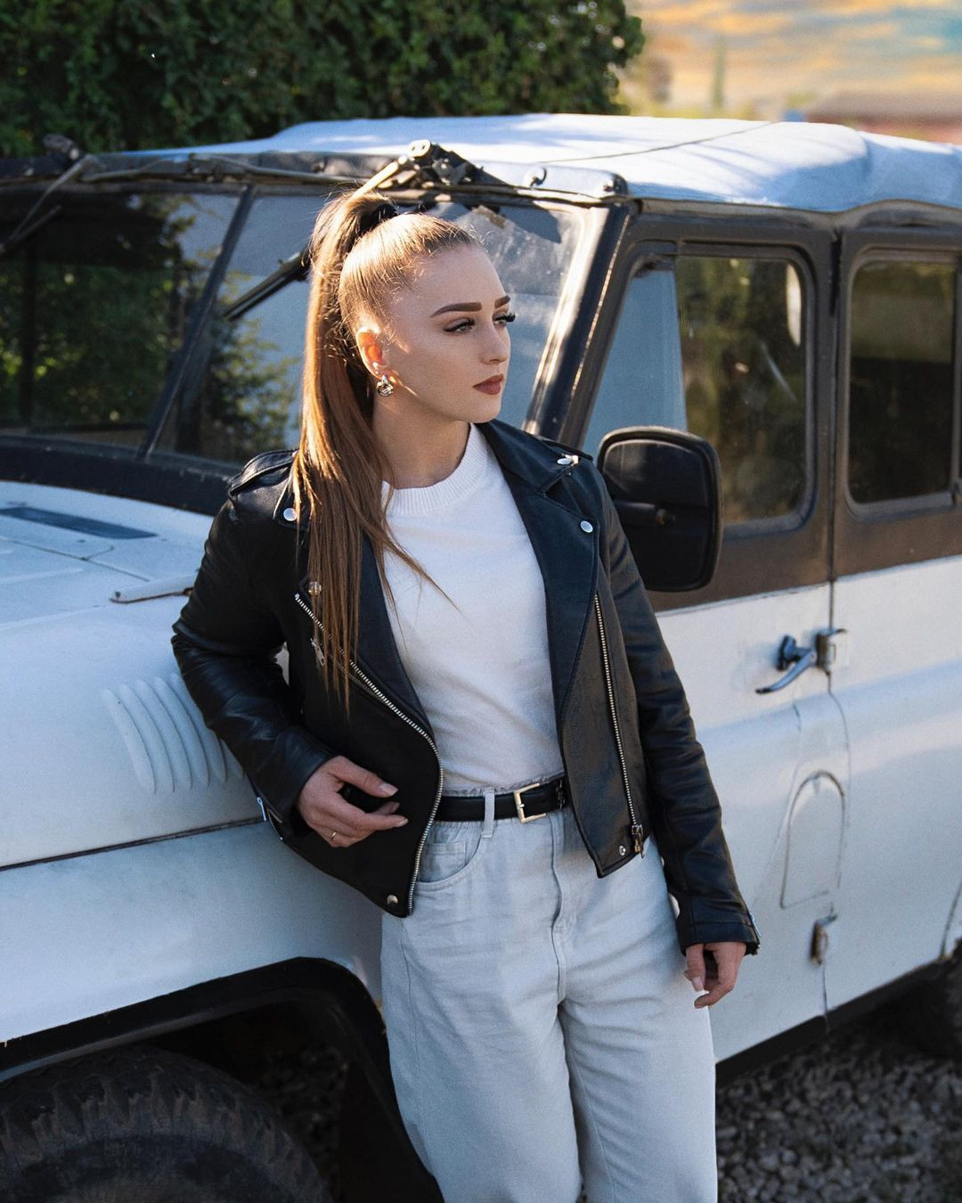 Julia bắt đầu tham gia thi đấu và giành được nhiều kỷ lục khiến nam giới cũng phải ngạc nhiên, đó là squats với mức tạ 235kg và deadlift với mức tạ 190kg.