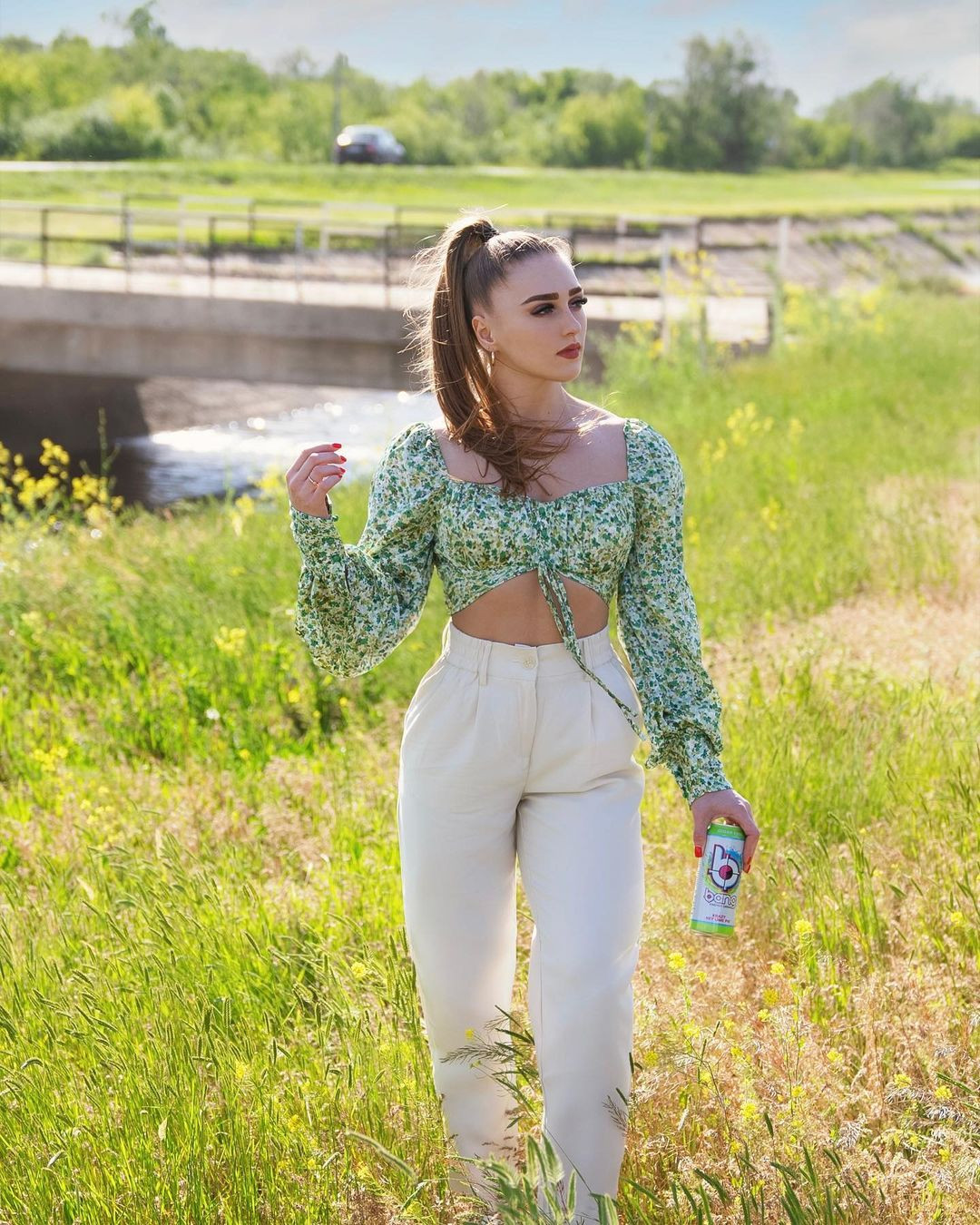 Julia cũng là một Youtuber, kênh của cô có hơn 75.000 người đăng ký và hơn 6 triệu lượt xem. Cô chủ yếu đăng tải về cuộc sống hằng ngày của mình, đưa ra những lời khuyên và mẹo dành cho những ai quan tâm tới việc tập tạ.