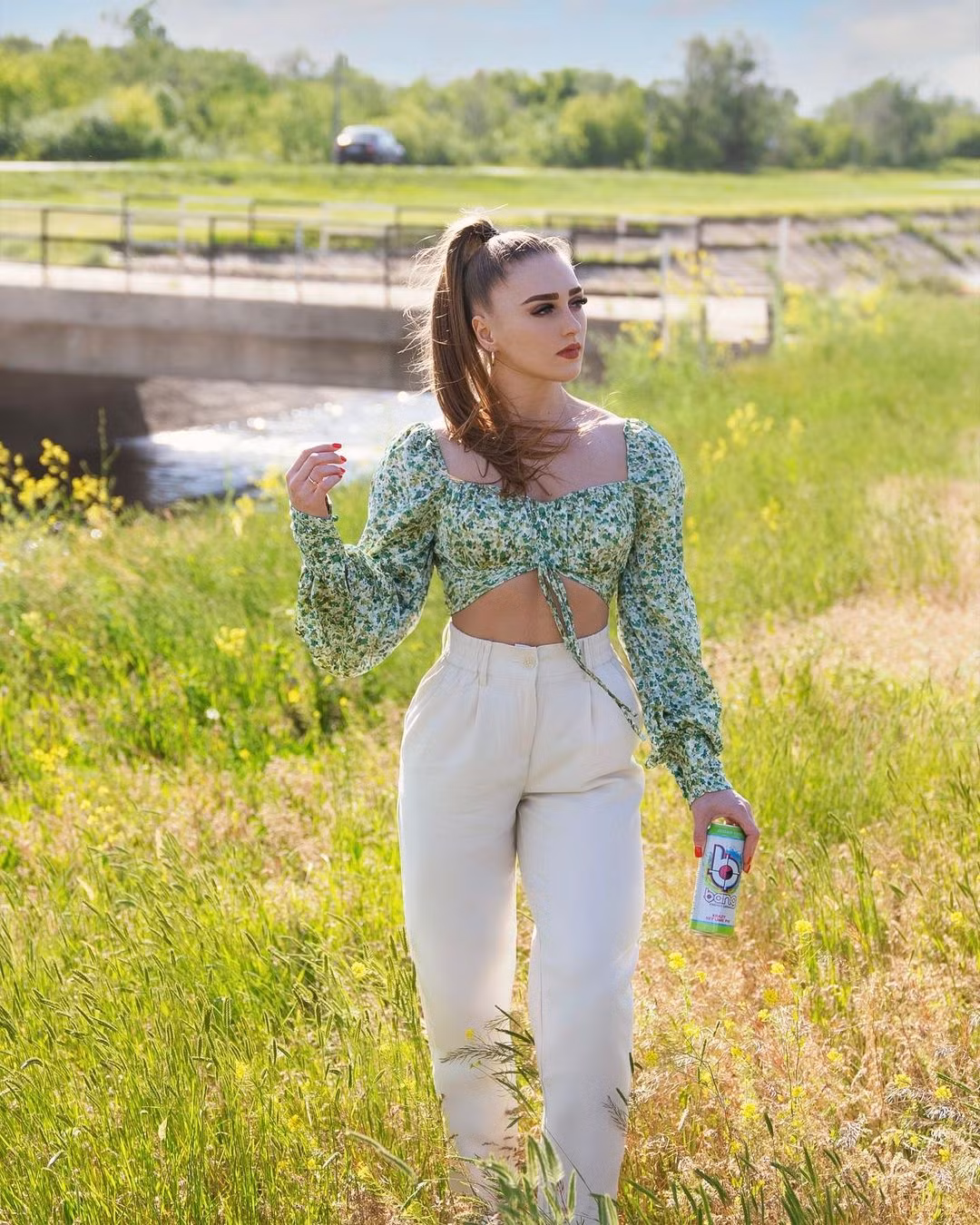 Julia cũng là một Youtuber, kênh của cô có hơn 75.000 người đăng ký và hơn 6 triệu lượt xem. Cô chủ yếu đăng tải về cuộc sống hằng ngày của mình, đưa ra những lời khuyên và mẹo dành cho những ai quan tâm tới việc tập tạ.