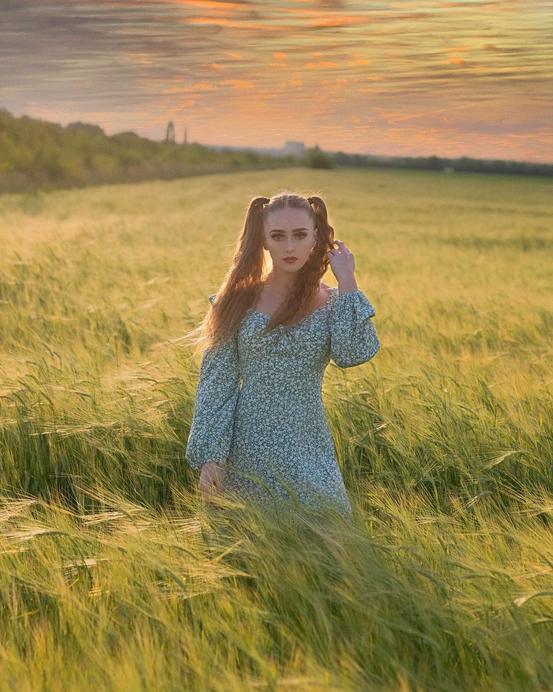 Trong suốt nhiều năm, Julia trở thành một biểu tượng cử tạ và là một người nổi tiếng về thể hình.