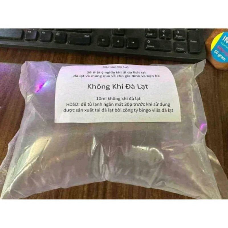 Một số người cho rằng, túi không khí bán với giá ngang một ổ bánh mỳ là quá đắt. Bù lại, nhiều người cho rằng, bỏ 15.000 đồng để mua lại tiếng cười và sự trải nghiệm cũng xứng đáng.