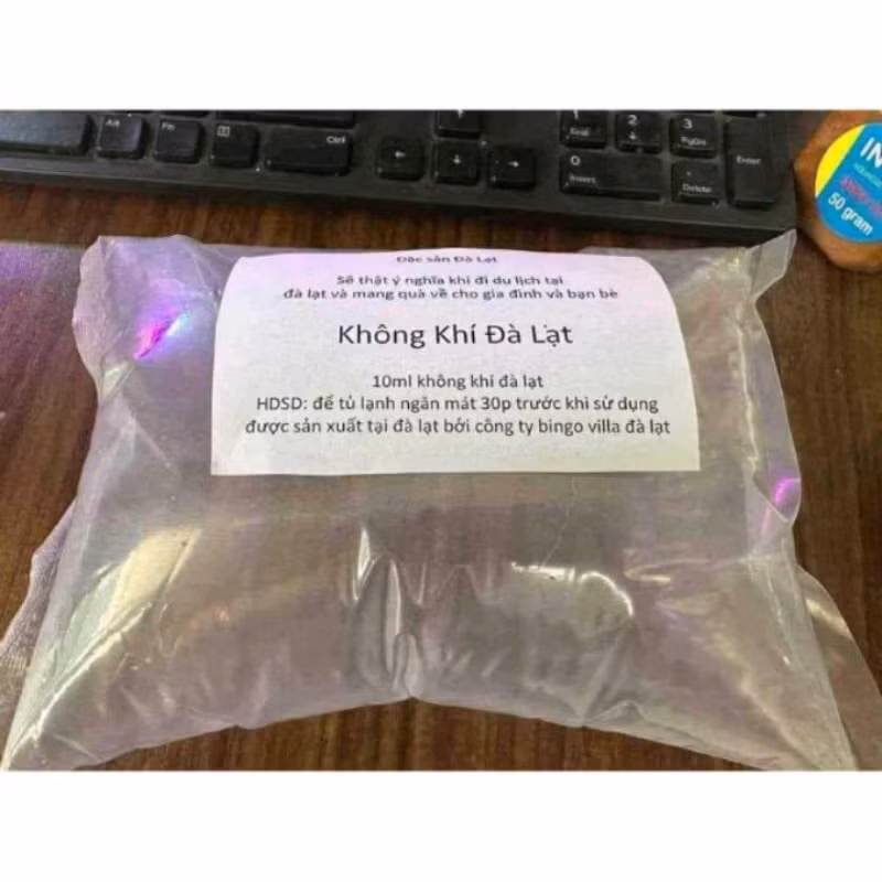 Một số người cho rằng, túi không khí bán với giá ngang một ổ bánh mỳ là quá đắt. Bù lại, nhiều người cho rằng, bỏ 15.000 đồng để mua lại tiếng cười và sự trải nghiệm cũng xứng đáng.