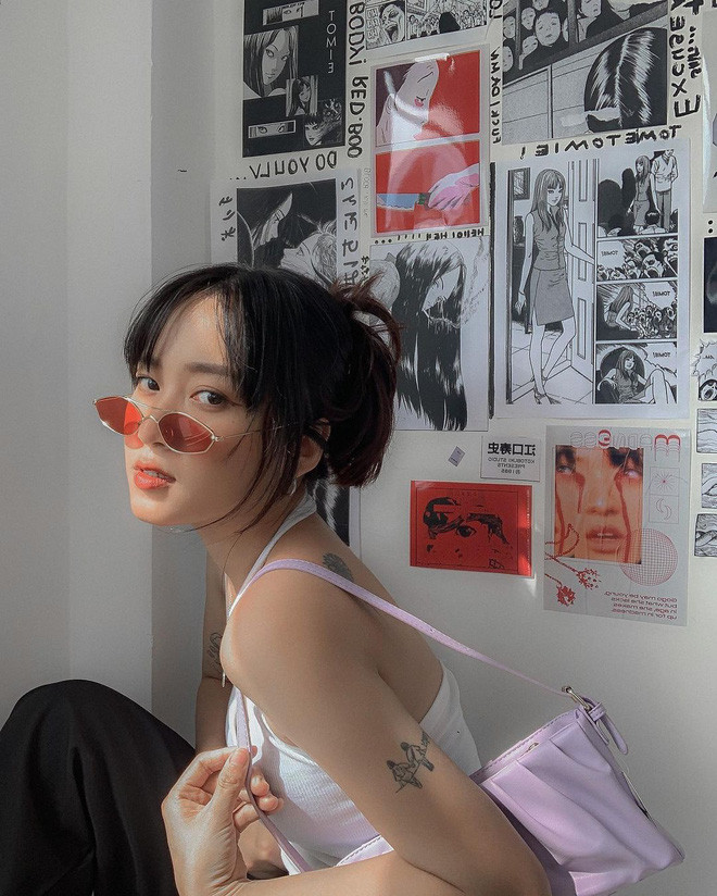 Bên cạnh đó, Châu Trân luôn biết cách khoe đường cong gợi cảm.