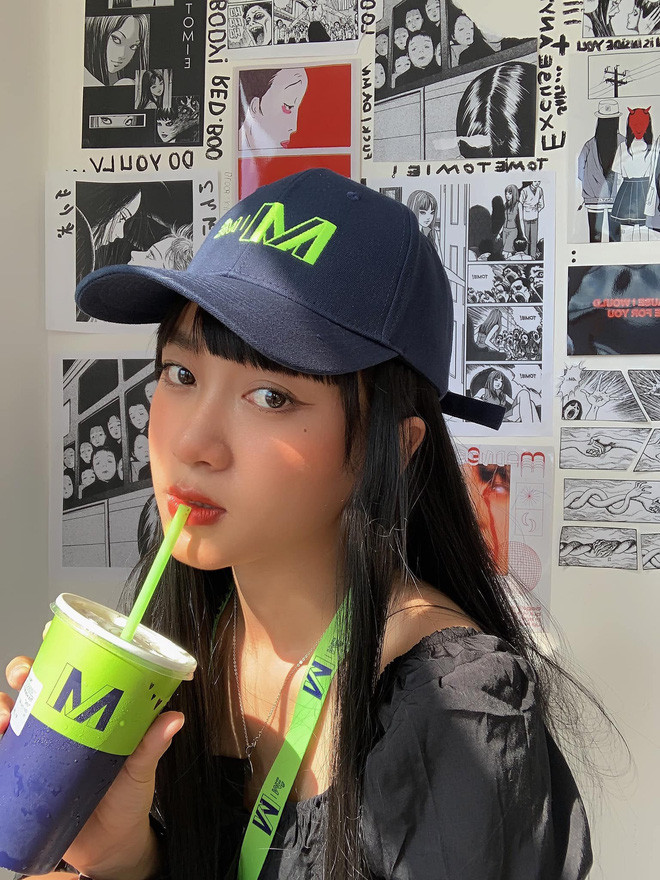 Còn với Thanh Tú, cô nàng hiện đang làm một người mẫu tự do và sinh sống tại Buôn Ma Thuật.