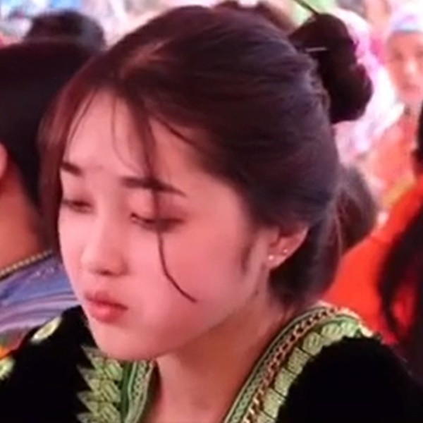 Mới đây, hình ảnh một cô gái mặc trang phục đồng bào vùng cao Tây Bắc xuất hiện trong đoạn phim ngắn về du lịch đã khiến dân tình "đứng ngồi không yên".