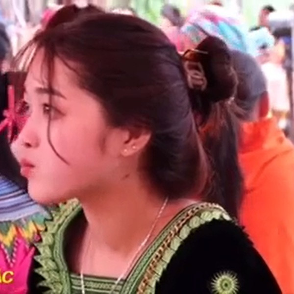 Dù chỉ góp mặt trong vài giây ngắn ngủi cùng biểu cảm tự nhiên nhưng vẻ đẹp trong trẻo của hot girl dân tộc đã chiếm trọn trái tim người xem.