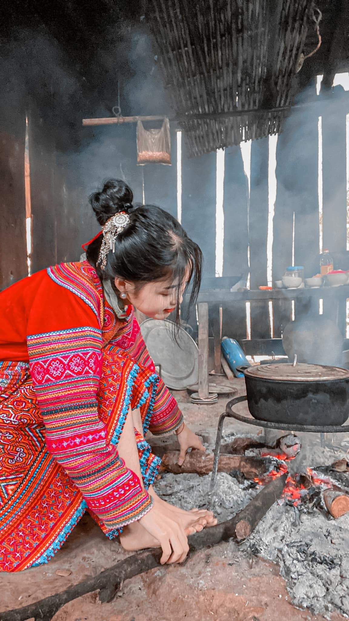 Đồng thời, Váng cũng có nguyện vọng muốn góp phần giới thiệu bản sắc văn hóa của đồng bào mình qua trang phục, tập quán, lễ hội,... để mọi người biết đến nhiều hơn, phát triển du lịch quê hương.