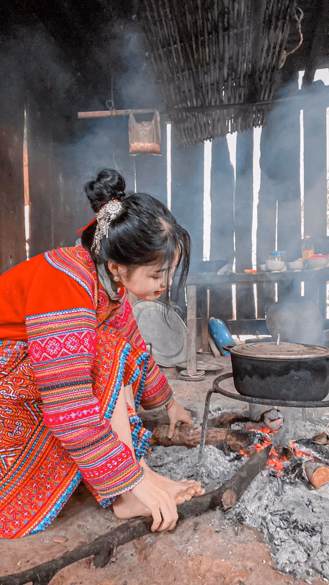 Đồng thời, Váng cũng có nguyện vọng muốn góp phần giới thiệu bản sắc văn hóa của đồng bào mình qua trang phục, tập quán, lễ hội,... để mọi người biết đến nhiều hơn, phát triển du lịch quê hương.