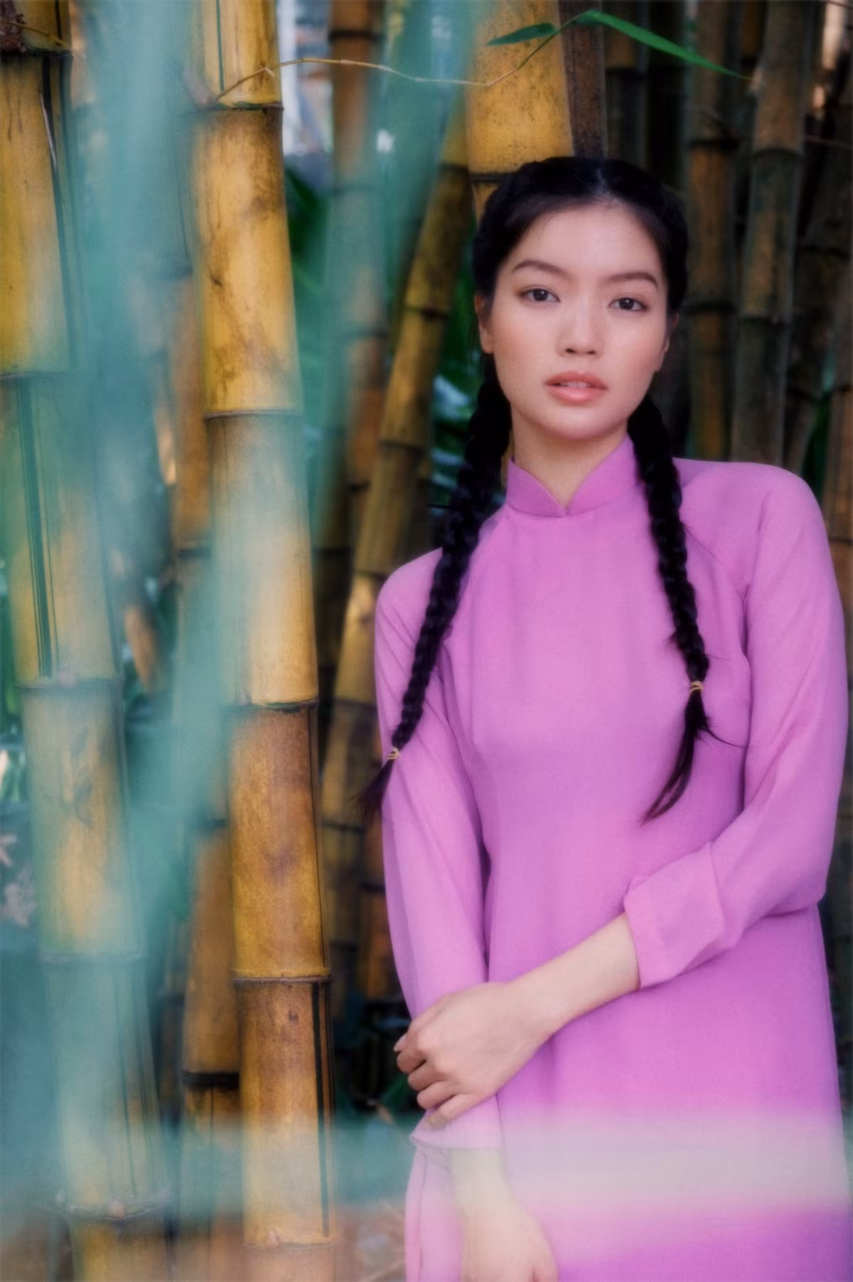 Thần thái cũng là thứ quyết định bộ ảnh "có ra" được cái chất xưa cũ hay không. Ảnh: FB Lâm Bích Tuyền