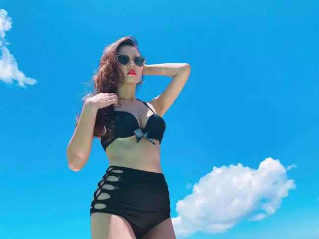 Midu rất hiếm khi khoe ảnh diện bikini, nếu có mặc thì những bộ cánh ấy vẫn được đánh giá là kín đáo, không quá phô trương.