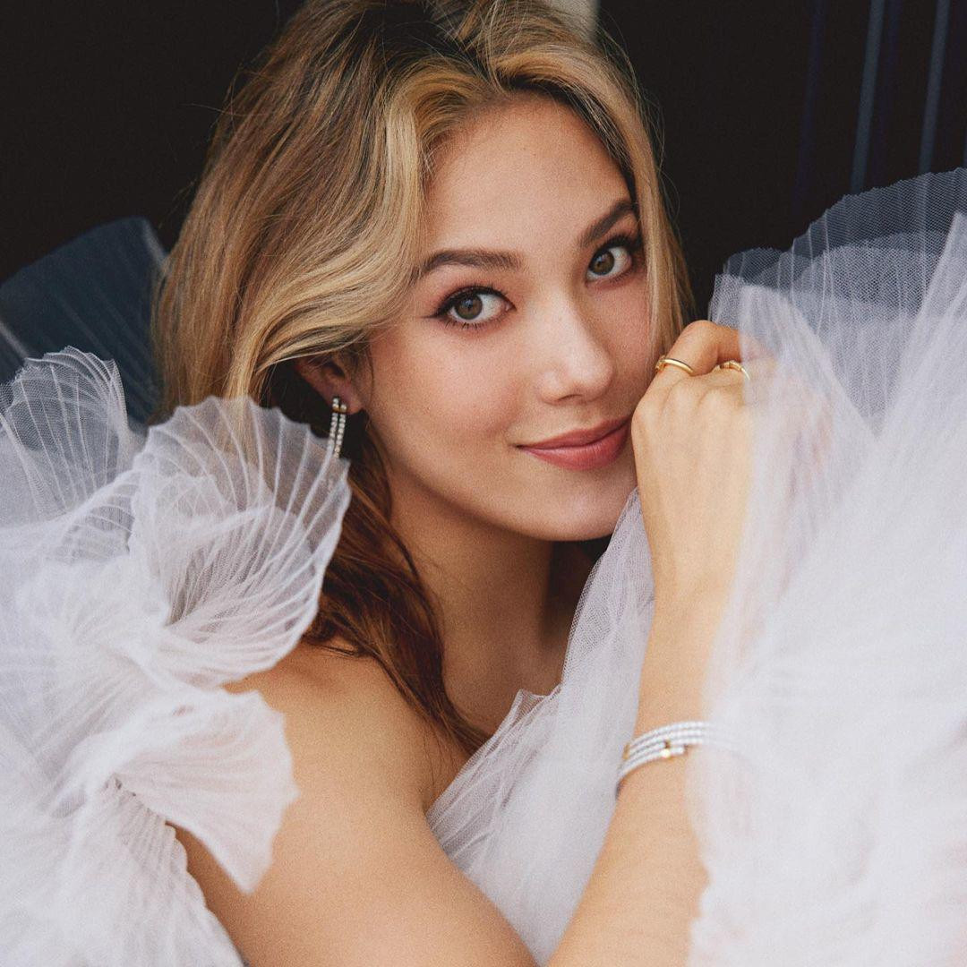 Các hashtag liên quan đến Cốc Ái Lăng và huy chương vàng của cô nhận được hơn 300 triệu lượt xem trong vòng một giờ. Lượng truy cập quá lớn đã làm sập toàn bộ mạng Weibo.