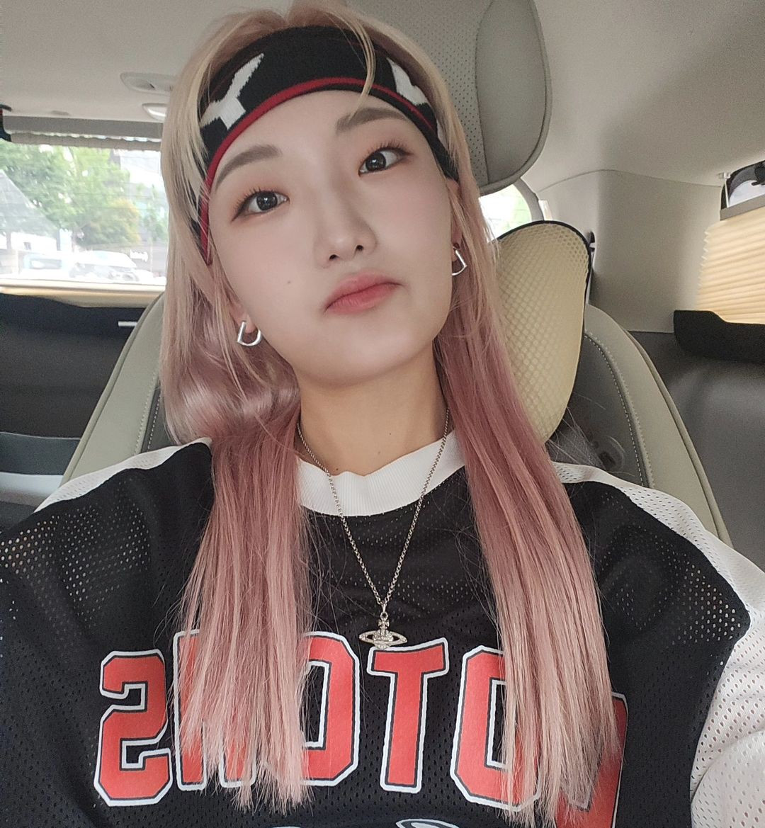 Khi được hỏi lương mỗi tháng của các nhân viên là bao nhiêu, Heebab cho biết mỗi người được trả 12 triệu won trước thuế mỗi tháng, tương đương hơn 217 triệu đồng. Điều này khiến các khách mời trong chương trình sốc.