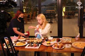 Không chỉ riêng Heebab, nhiều YouTuber sản xuất nội dung mukbang tại Hàn Quốc cũng có thu nhập khủng. Tuy nhiên, trào lưu này hiện tại đã dần hạ nhiệt và đứng trước nhiều chỉ trích, phản đối.