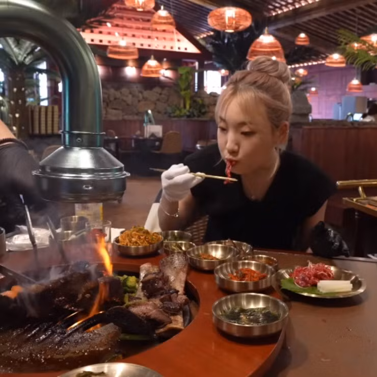 Đồng thời, nữ YouTuber cho biết những nhân viên mới cũng có mức lương hậu hĩnh.