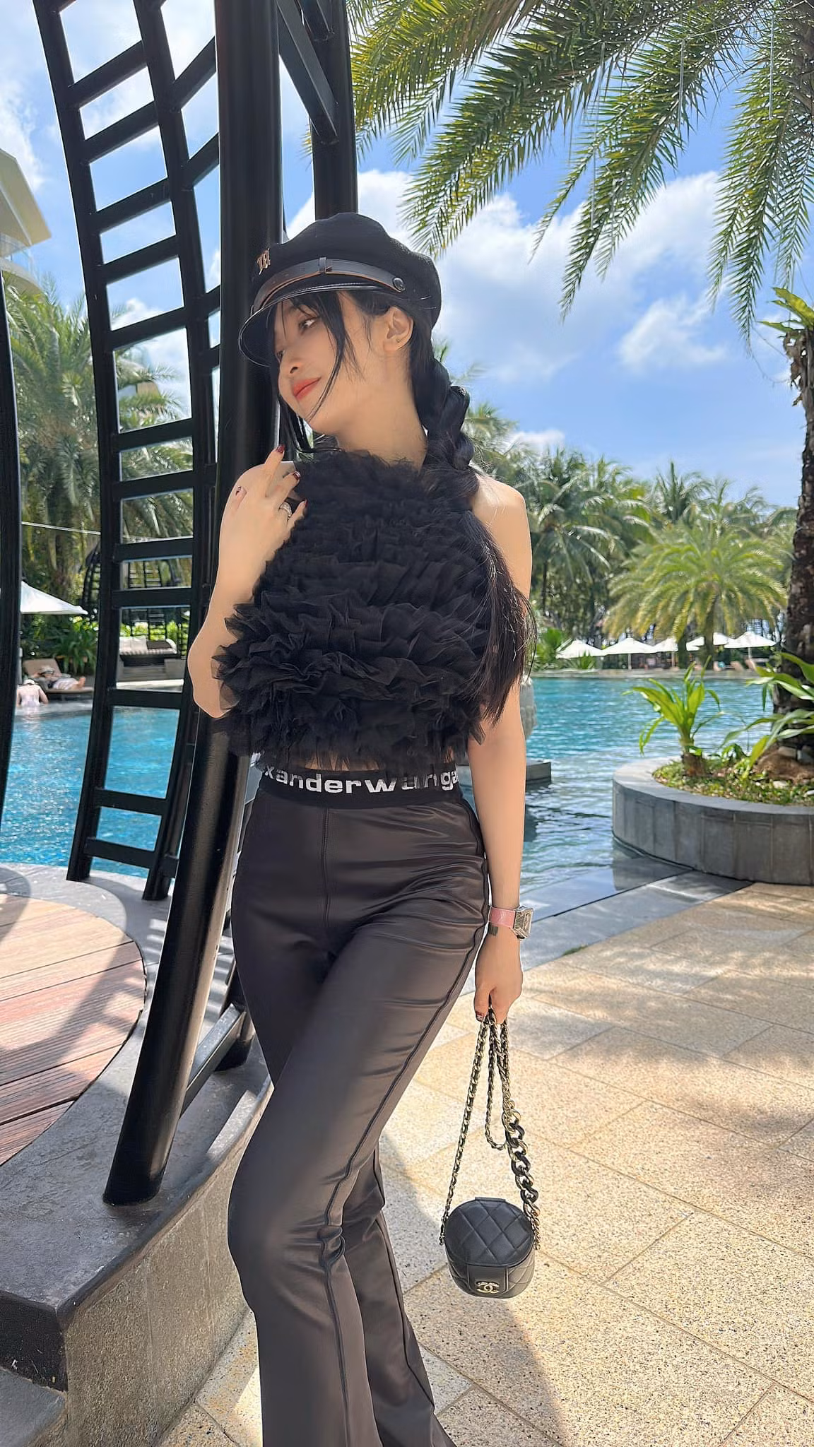 Thi thoảng Mina cũng đưa chồng đại gia lên sóng ở những chuyến du lịch "đầy mùi tiền".