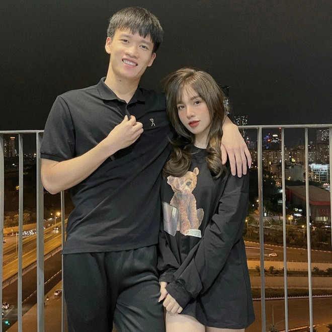 “Chúc cho những gì bạn ước mơ sẽ sớm thành hiện thực nhé. Cho dù như thế nào đi nữa mình luôn ở đây ủng hộ, yêu thương và tự hào về bạn nha” - Gia Hân viết.