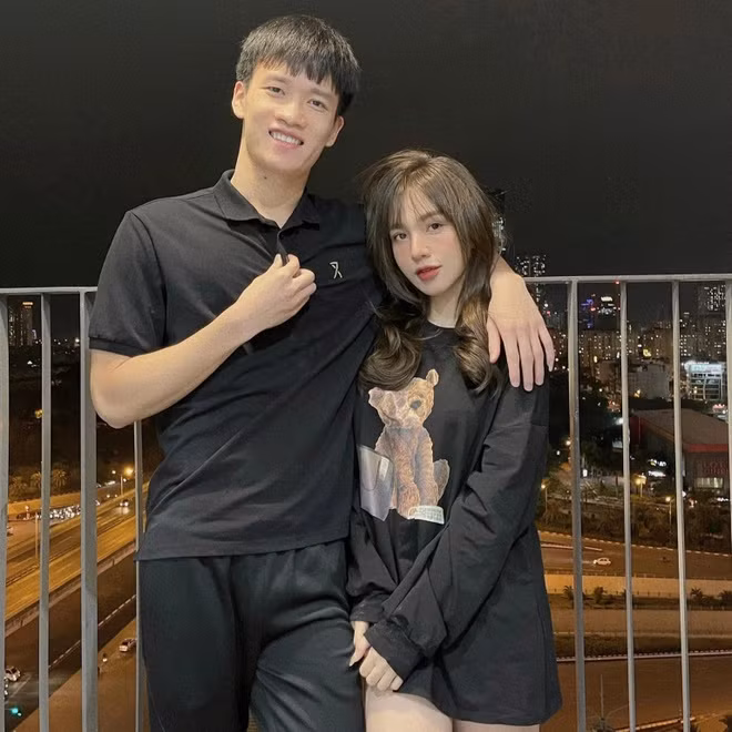 “Chúc cho những gì bạn ước mơ sẽ sớm thành hiện thực nhé. Cho dù như thế nào đi nữa mình luôn ở đây ủng hộ, yêu thương và tự hào về bạn nha” - Gia Hân viết.