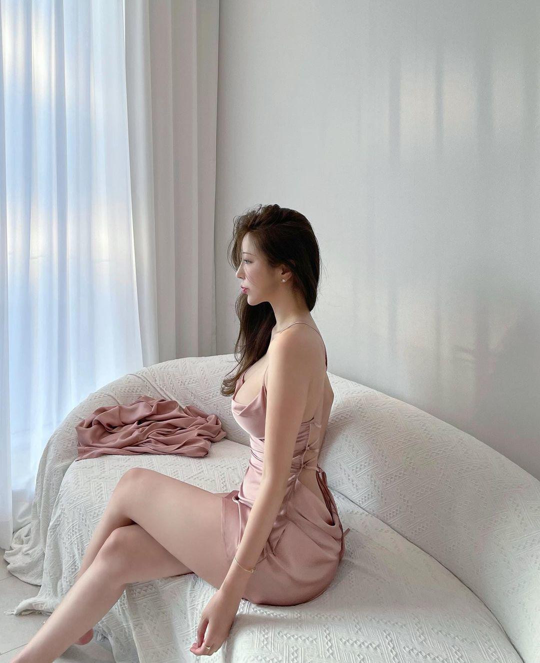 Thời gian gần đây, Choi Somi thường xuyên chia sẻ hình ảnh rèn dáng, tập luyện nhiều bộ môn khác nhau như gym, tennis, bơi lội,...