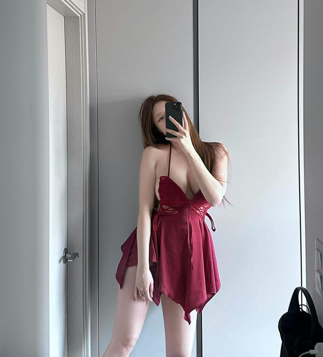 Bài đăng của Somi nhanh chóng nhận được nhiều lượt tương tác của người hâm mộ. Nhiều bình luận khen ngợi sắc vóc ngày càng thăng hạng của gái xinh Hàn Quốc.