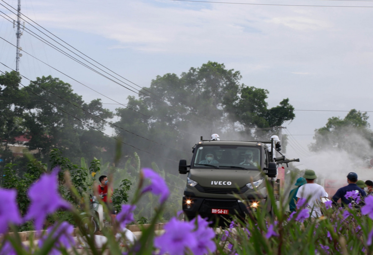 Dung dịch Cloramin B phun tại đây được pha theo quy chuẩn của Bộ Y tế với mật độ 0.5l dung dịch/m2.