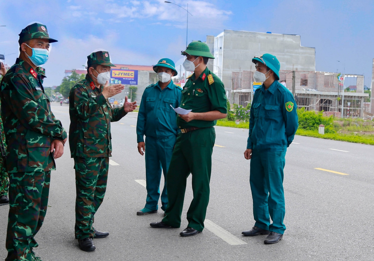 Nhằm giúp đỡ nhân dân tỉnh Bắc Ninh phòng chống và sớm kiểm soát đẩy lùi dịch Covid - 19, binh chủng Hóa học đã tổ chức phương tiện lực lượng để tiêu độc, khử trùng trên địa bàn thuộc tỉnh Bắc Ninh.