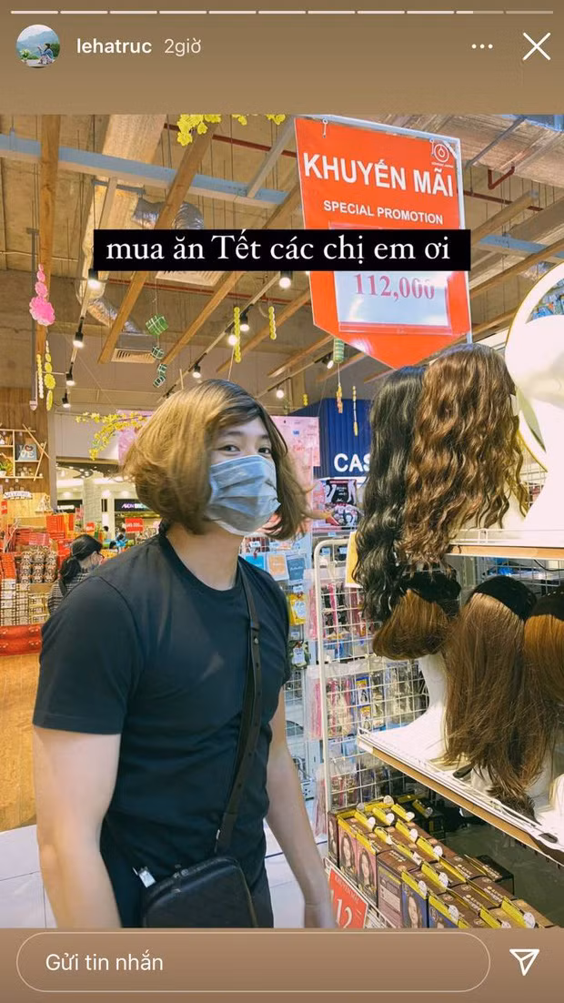 Mới đây trên Instagram, Hà Trúc bất ngờ đăng loạt ảnh của một... bà cô cơ bắp nào ấy, nhĩn kĩ mới biết hoá ra là anh bạn trai cơ trưởng.