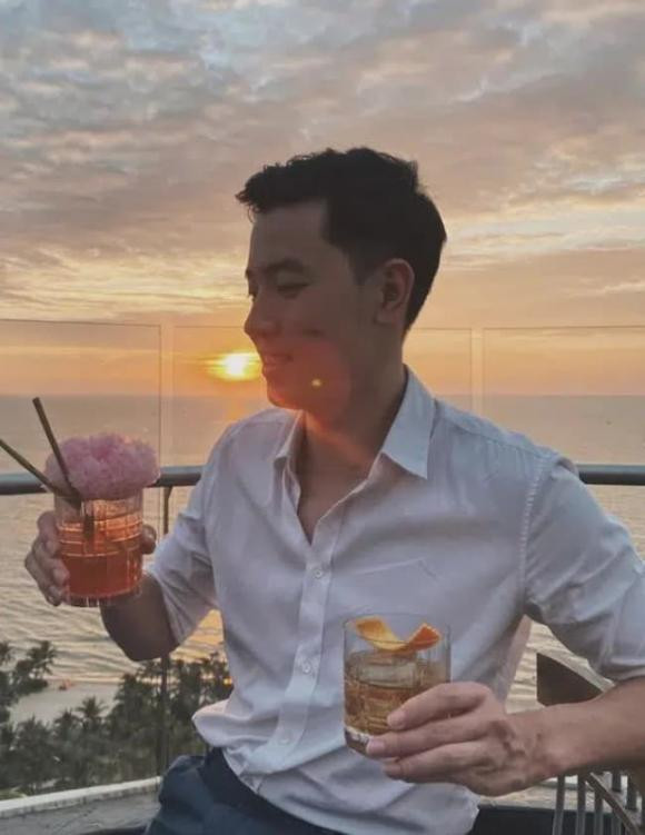 Còn với riêng Quang Đạt, mỗi bức ảnh đăng tải trên trang cá nhân, chàng cơ trưởng khiến không ít hội chị em phải rung rinh.