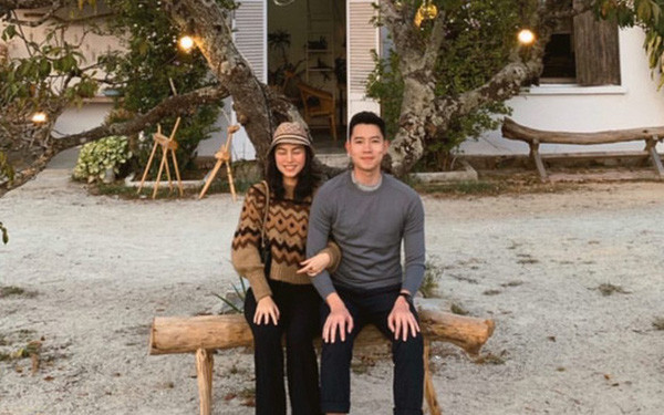 Người ta yêu nhau thì khoe những khoảnh khắc ngọt ngào hay ngôn tình, riêng cơ trưởng Quang Đạt và Hà Trúc vài ba hôm lại khiến dân mạng ôm bụng cười vì loạt ảnh bêu xấu nhau trên MXH.