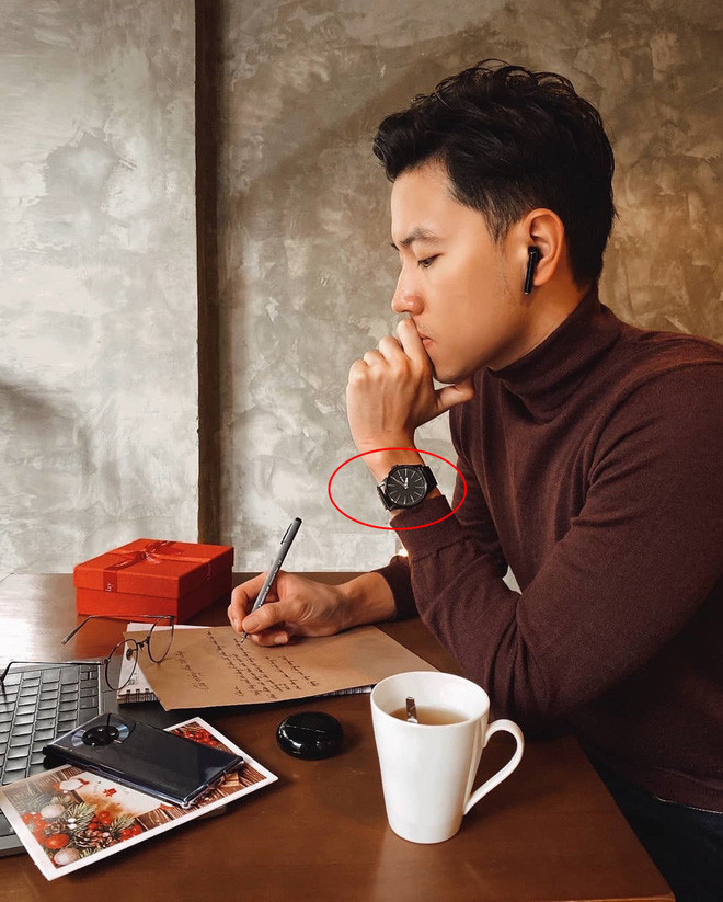 Trước khi biến thành "bà cô" cơ bắp, cách đây không lâu, dân tình còn trầm trồ vì độ điển trai của Quang Đạt khi đăng loạt ảnh diện áo dài trên Instagram.