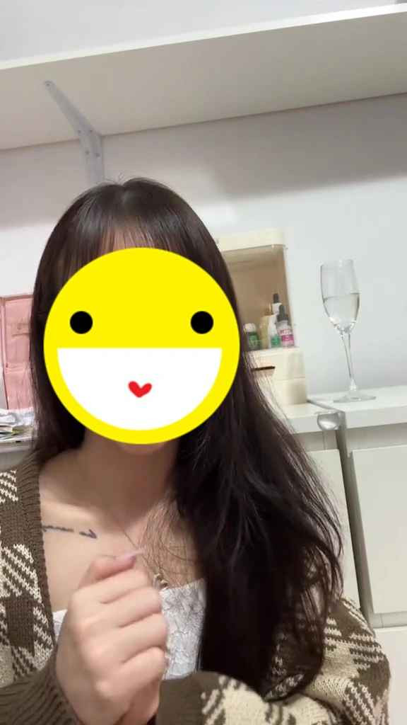 Dưới bình luận liên quan đến cụm từ khoá "matcha hunter", nhiều người để lại bình luận cho rằng những người hóng phốt kia quá rảnh, thích hóng hớt chuyện người khác. Trong khi đó, còn rất nhiều việc để làm như học tập, làm việc...