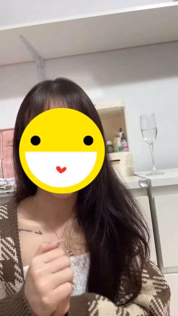 Dưới bình luận liên quan đến cụm từ khoá "matcha hunter", nhiều người để lại bình luận cho rằng những người hóng phốt kia quá rảnh, thích hóng hớt chuyện người khác. Trong khi đó, còn rất nhiều việc để làm như học tập, làm việc...