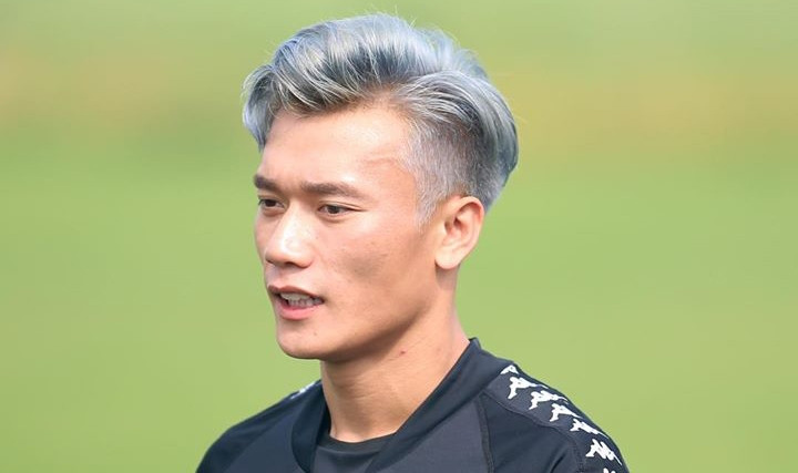 Ngay từ những phút đầu, Viettel có ưu thế sân nhà nên liên tục tấn công vào khung thành đối phương. Hiệp 1, cả 2 đội giữ nguyên tỉ số hòa 0-0. Sang hiệp 2, trong khi Viettel chưa tìm được nhịp bóng thì Bùi Tiến Dũng đã mắc sai lầm nghiêm trọng.