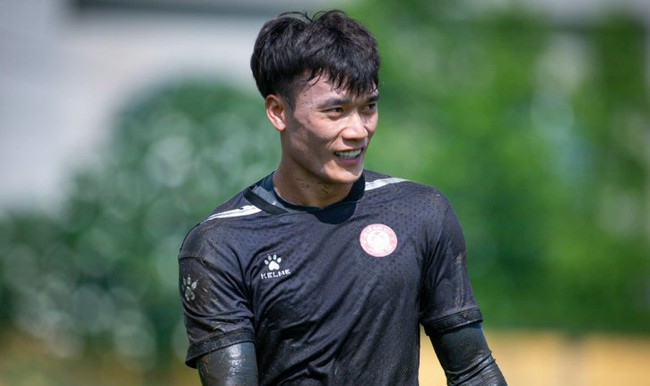 Dù phong độ đi xuống nhưng Bùi Tiến Dũng vẫn có cuộc sống giàu sang nhờ vào việc kinh doanh và quảng cáo.