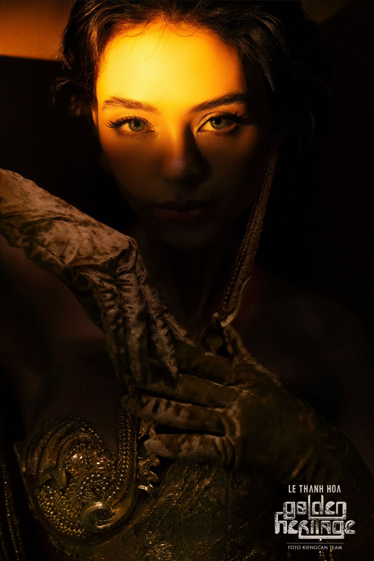 Dianka được nhận xét bước đi uyển chuyển trên sàn diễn, phong cách trình diễn tự nhiên, đầy kinh nghiệm. Ánh sáng sân khấu làm nổi bật từng đường nét trên cơ thể, vóc dáng, thần thái kết hợp với trang phục độc đáo, giúp nàng WAG tỏa sáng như một ngôi sao trên sàn catwalk, mang đến ấn tượng mạnh mẽ.