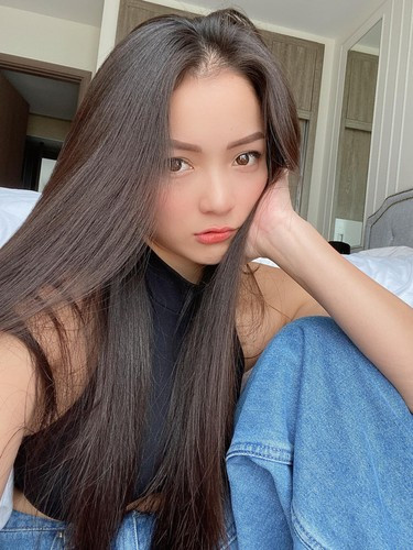 Nàng hot girl đang giữ vị trí CEO, chủ của một công ty chuyên về truyền thông, giải trí.