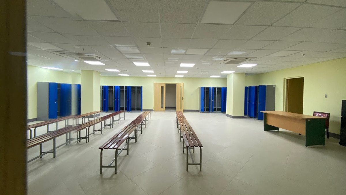 Phòng thay đồ của các cầu thủ được nâng cấp sửa chữa.