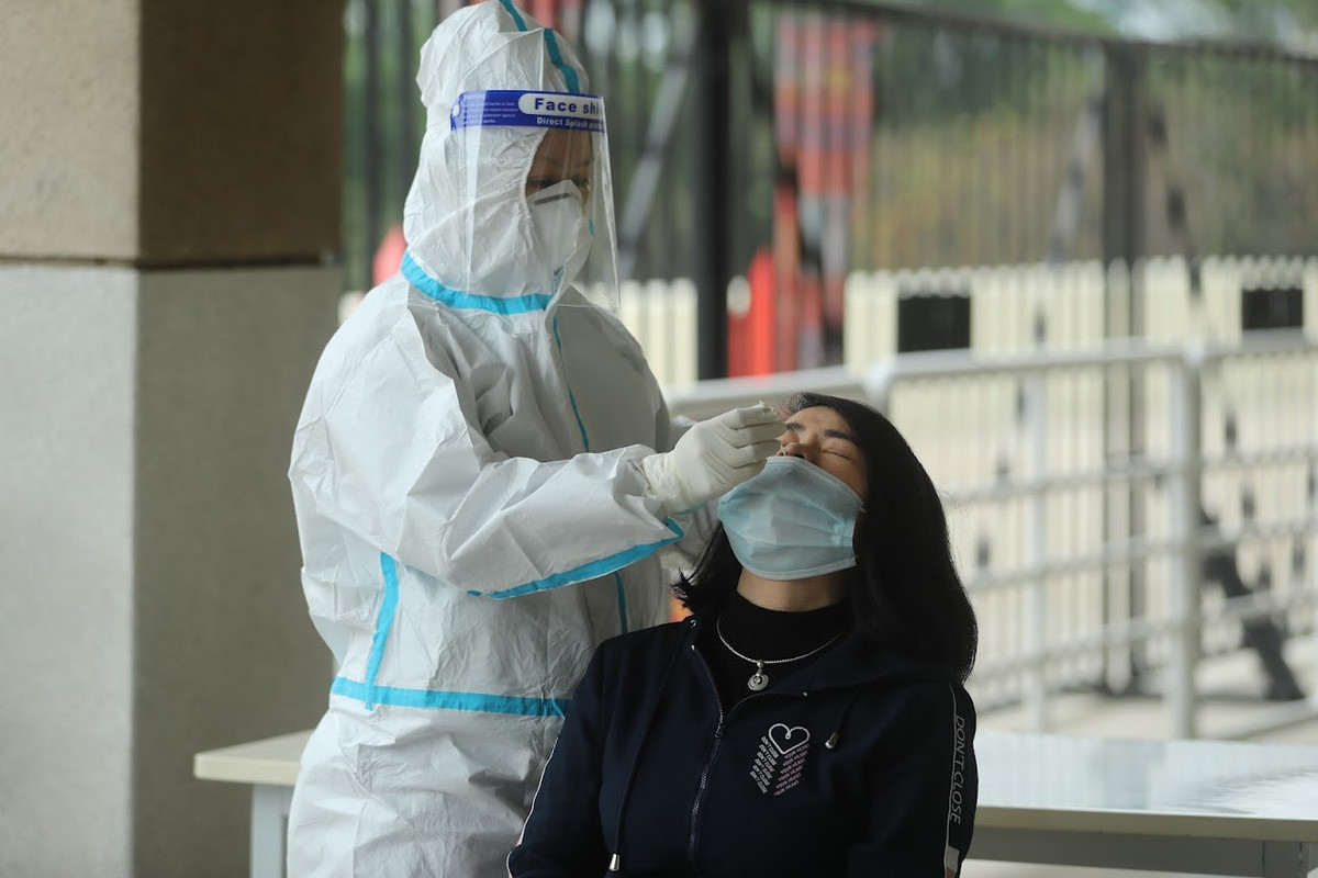 Tất cả nhân viên phục vụ đều phải test COVID -19.