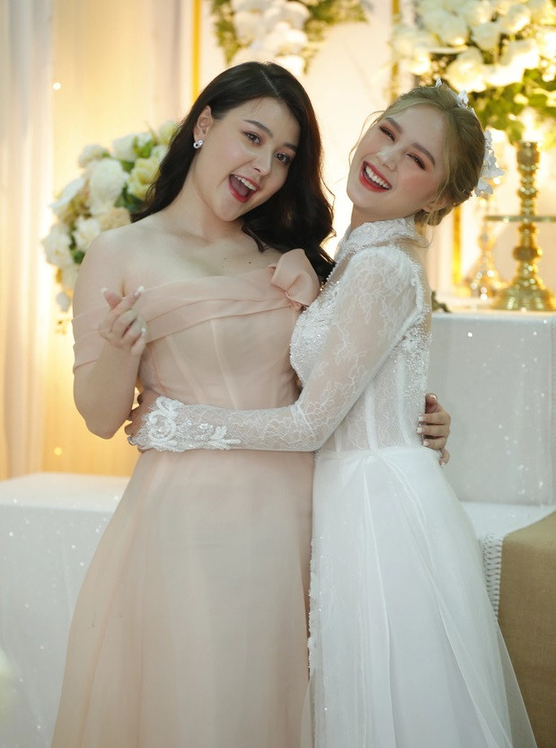 Wilson Nhật Anh là một gái xinh nhận về nhiều sự quan tâm của netizen trên Instagram. Ngoài vị trí bạn thân Xoài Non, cô nàng còn được biết đến qua chuyện mai mối với hot streamer ViruSs.