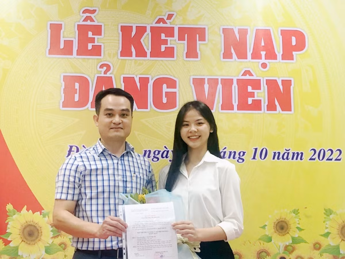 Ngân Hà là một cô gái có ngoại hình nổi bật. Cô nàng sở hữu chiều cao ấn tượng (1m70) cùng số đo ba vòng chuẩn: 83-62-96 (cm). Gương mặt xinh đẹp, nụ cười rạng rỡ, Ngân Hà được nhiều người ca ngợi “xinh như hoa hậu”.