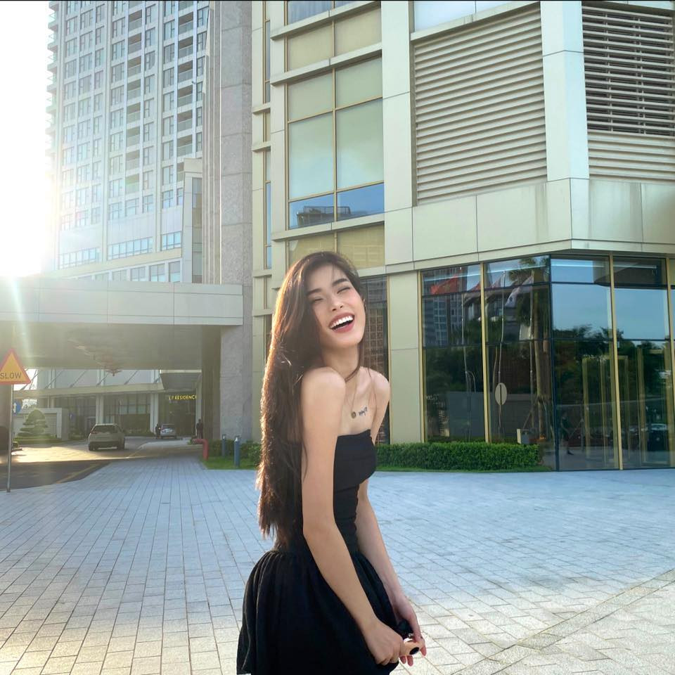 Đặng Thu Huyền (SN 2002, Hà Nội) chơi bóng chuyền từ năm 11 tuổi và tham gia các giải trẻ khi 14 tuổi.