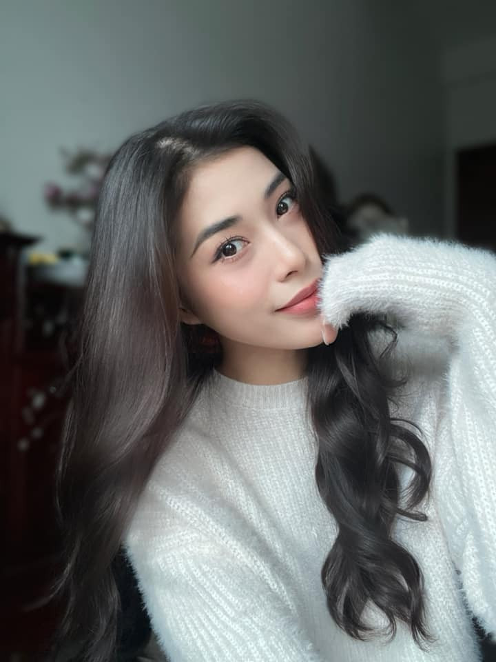 Đặng Thu Huyền cũng đang học để trở thành người dẫn chương trình.