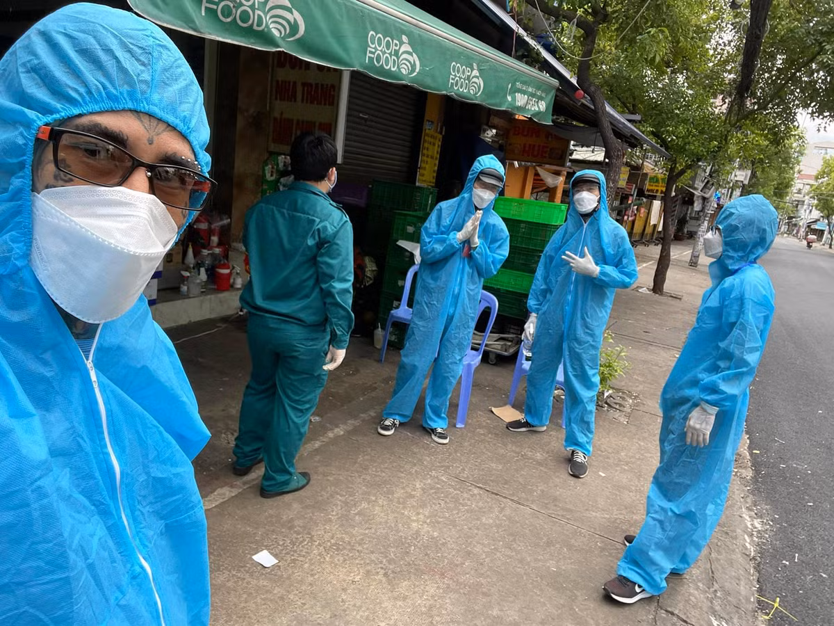 Hành động đẹp trong mùa dịch của nhóm thanh niên xăm trổ này là điều cực kỳ cần thiết, cần lan tỏa rộng hơn nữa. Nó sẽ khiến cuộc sống thêm phần ấm áp và ý nghĩa.