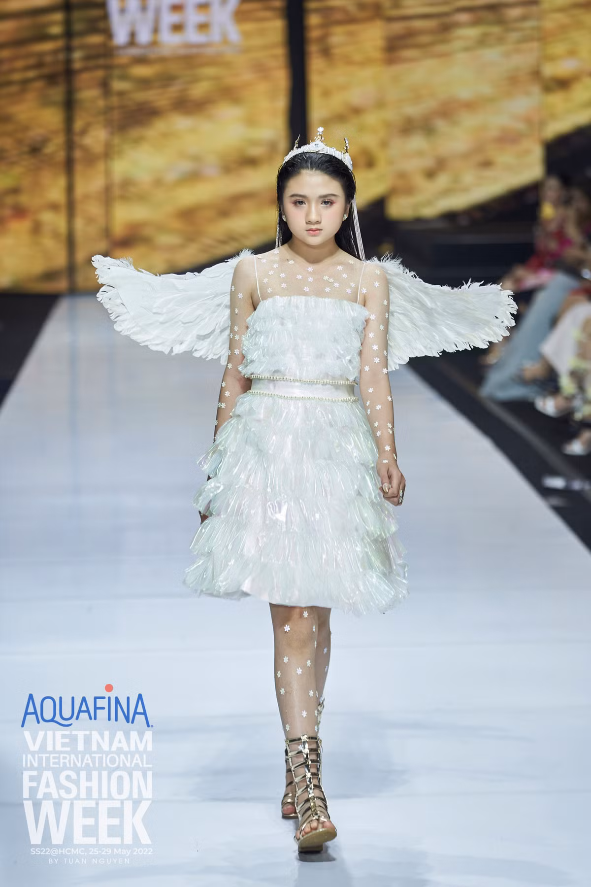 Mới đây, Diễm Quỳnh góp mặt ở Tuần lễ thời trang 2022, tham gia trình diễn bộ sưu tập "Children of the sun" của Thảo Nguyễn.