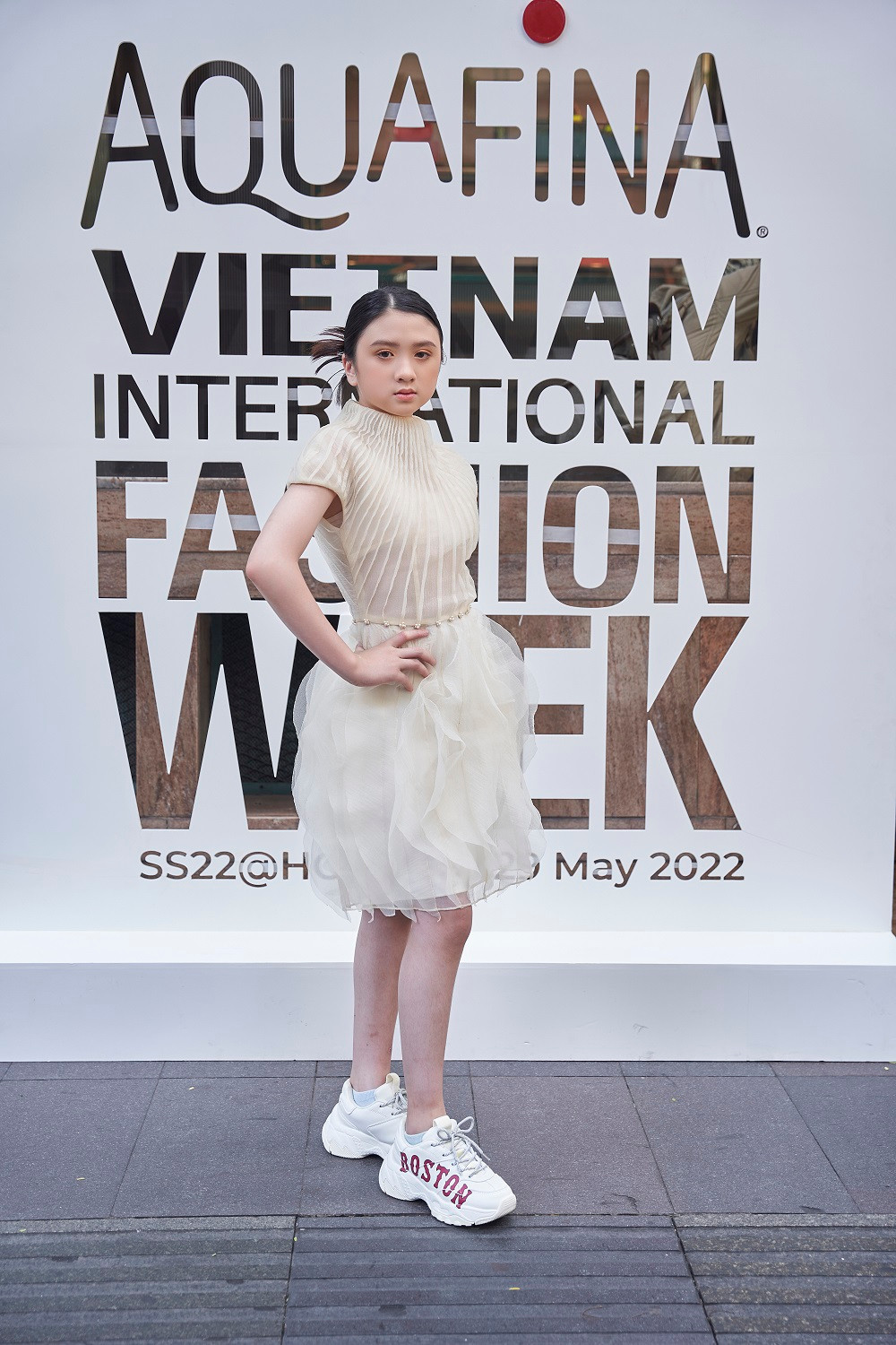 Xuất hiện trong vị trí mở màn, phong cách trình diễn của Diễm Quỳnh được đánh ra rất tự tin, chuyên nghiệp.