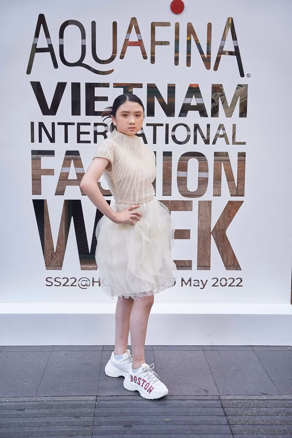 Xuất hiện trong vị trí mở màn, phong cách trình diễn của Diễm Quỳnh được đánh ra rất tự tin, chuyên nghiệp.